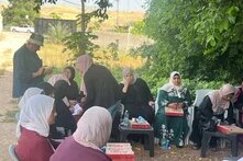 عدالة يعقد سلسلة اجتماعات توعوية لعاملات وعمال الزراعة