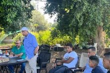 عدالة يعقد سلسلة اجتماعات توعوية لعاملات وعمال الزراعة